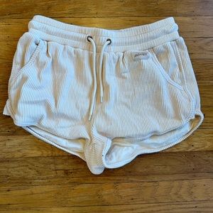 Ribbed cream Bo+tee oh Polly shorts